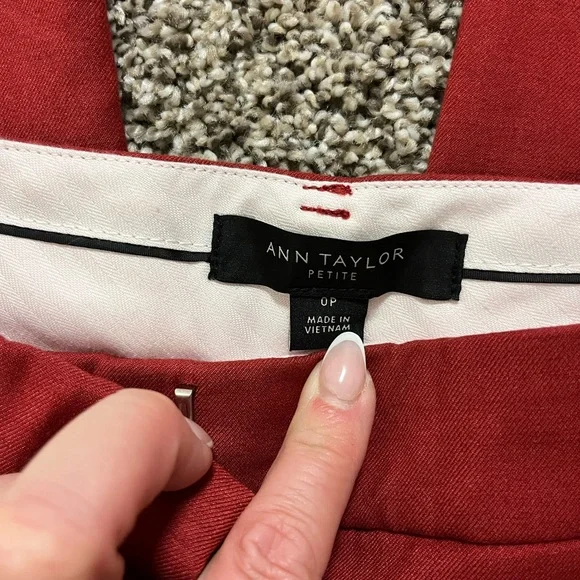 Ann Taylor Petite Red Trousers 0P - Picture 2 of 3